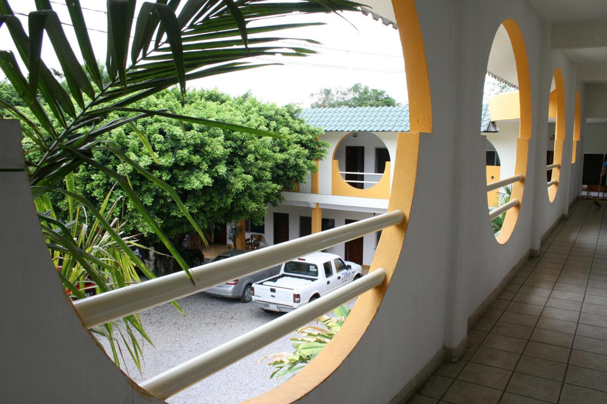 Hotel Cosmos Tamasopo Exterior photo